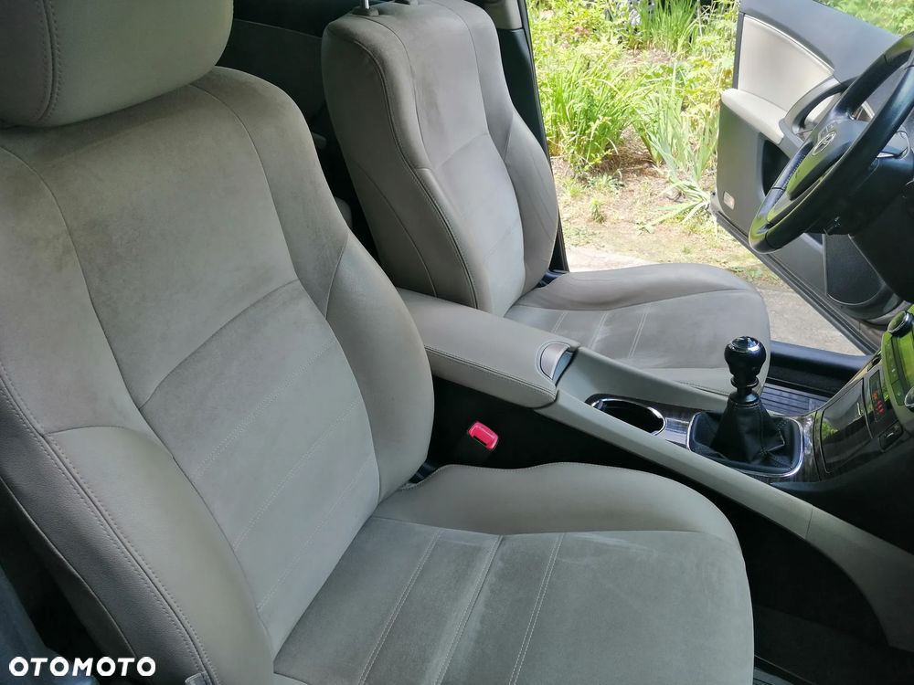 Toyota Avensis 1.8 Prestige - 26