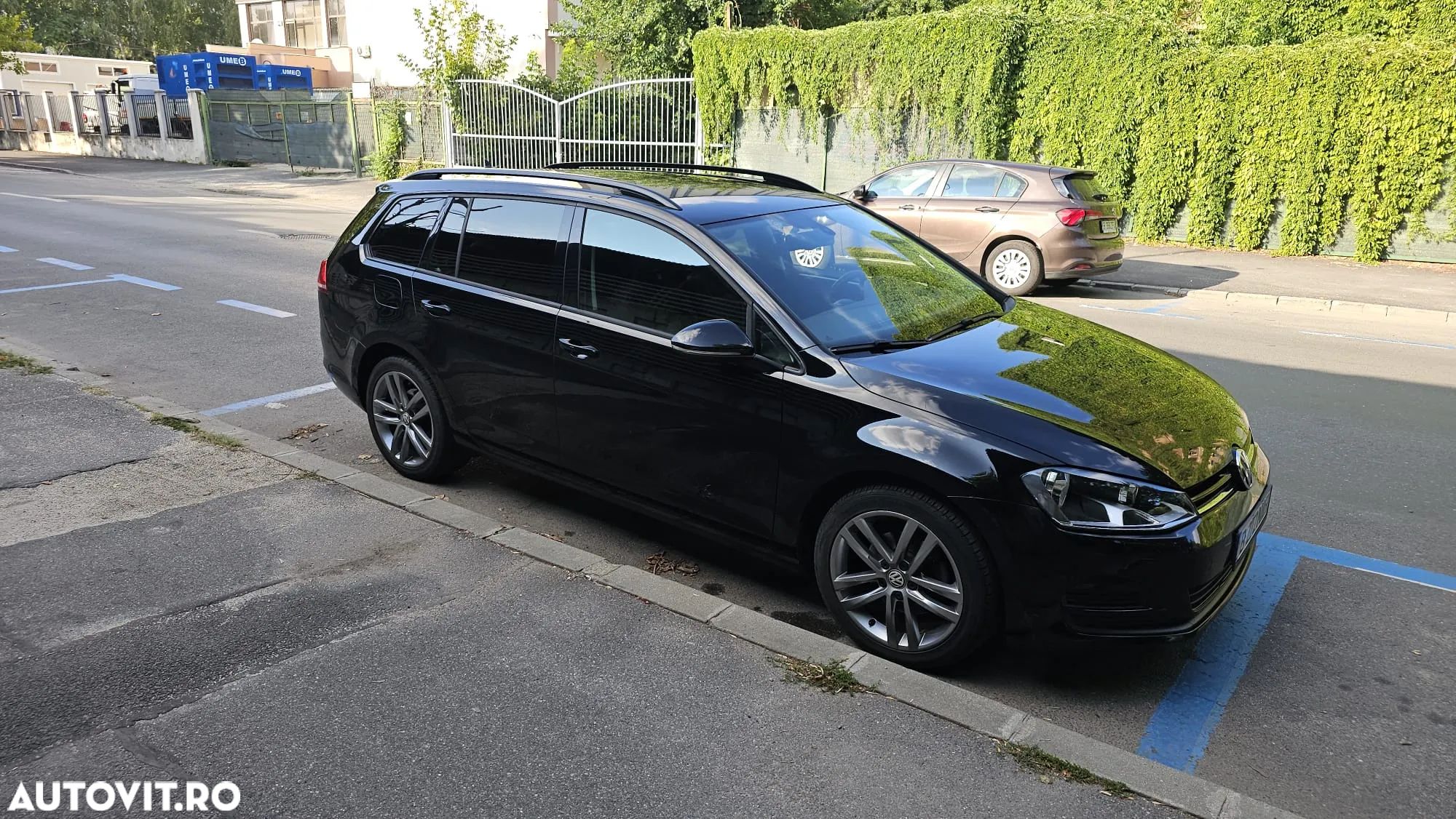 Volkswagen Golf 1.6 TDI DPF DSG Trendline - 1