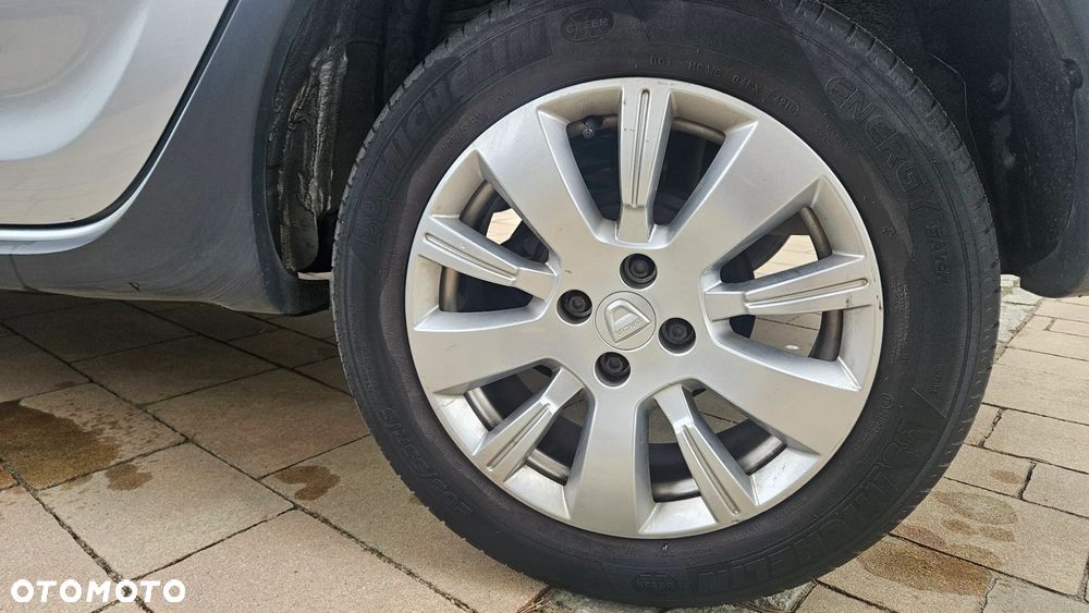 Dacia Sandero 0.9 TCe SL Celebration S&S - 11