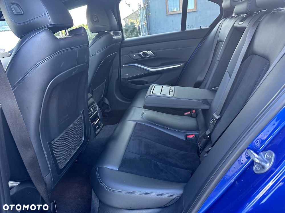 BMW Seria 3 330i M Sport - 18