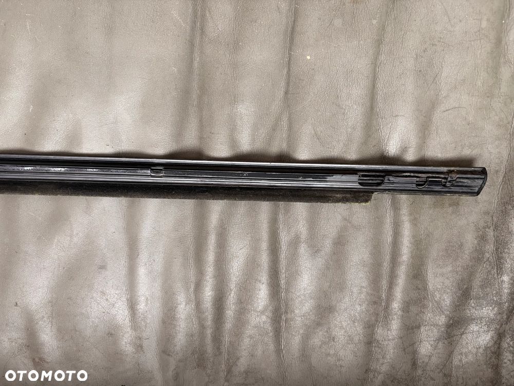 MERCEDES B-KLASA W245 Listwa szyna chrom szyby tył prawa OE A1697351665 - 8