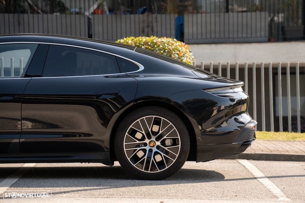 Porsche Taycan Turbo - 3