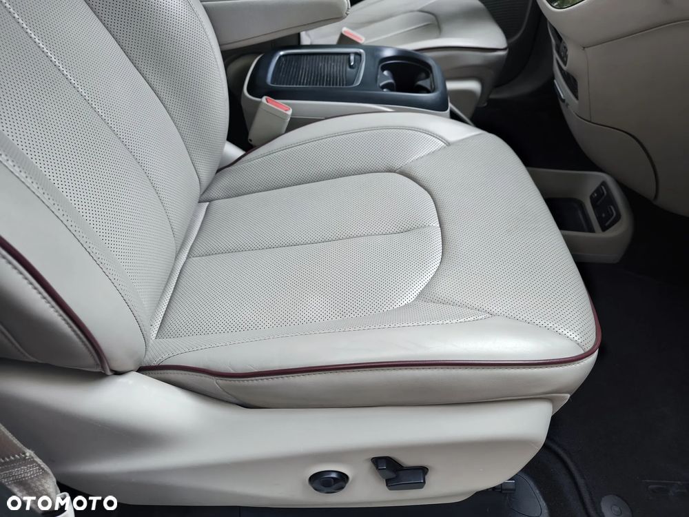 Chrysler Pacifica - 11