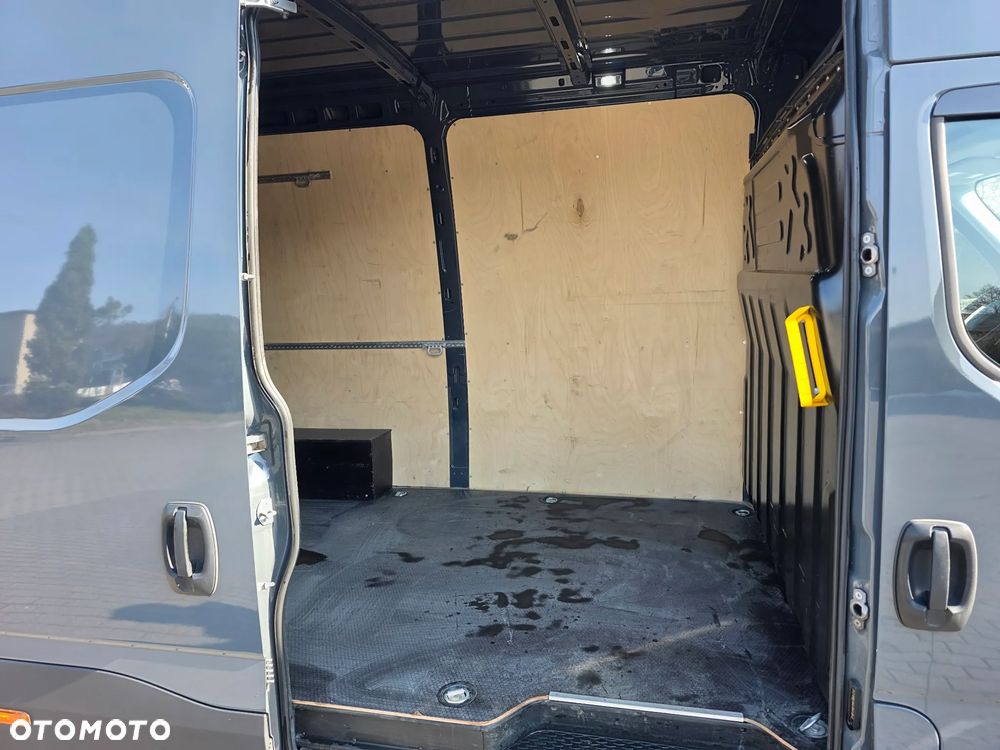 Iveco IVECO DAILY 35S18HA8 V – L3H2 - 10