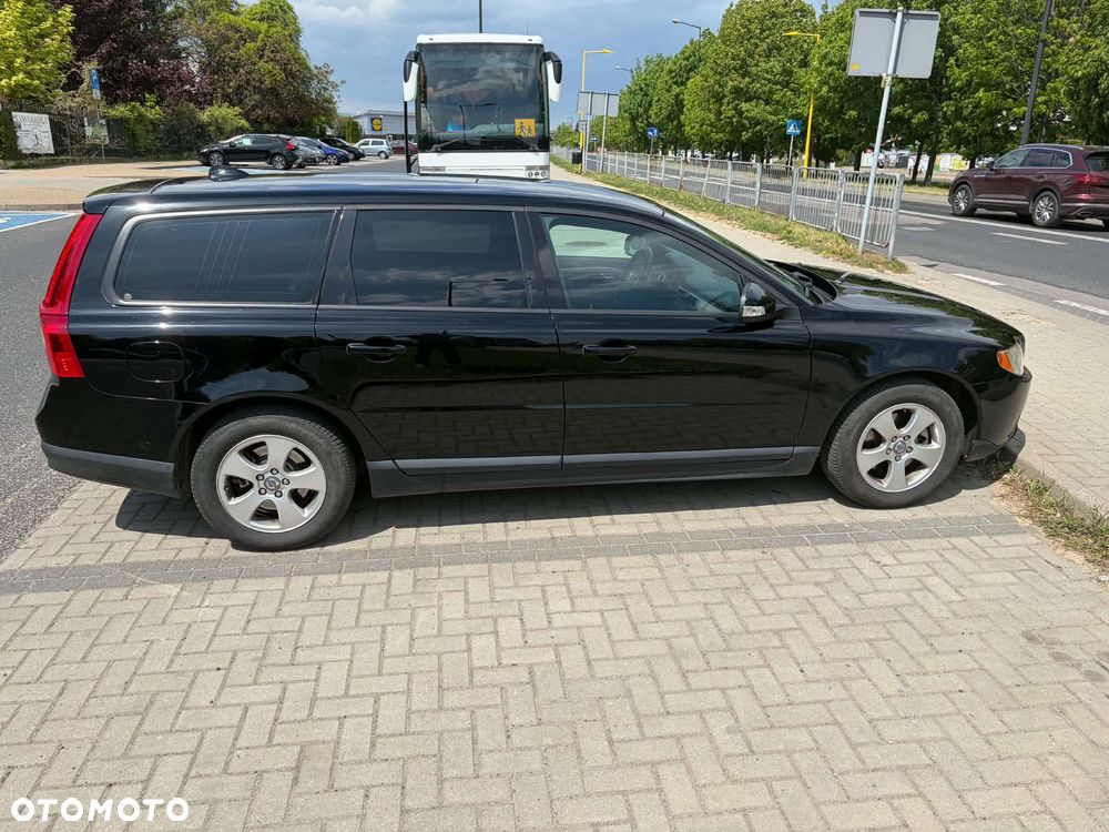 Volvo V70 2.4D Momentum - 4