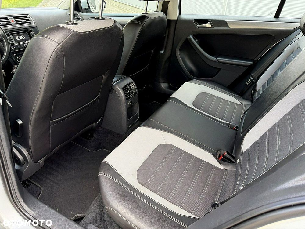 Volkswagen Jetta - 11