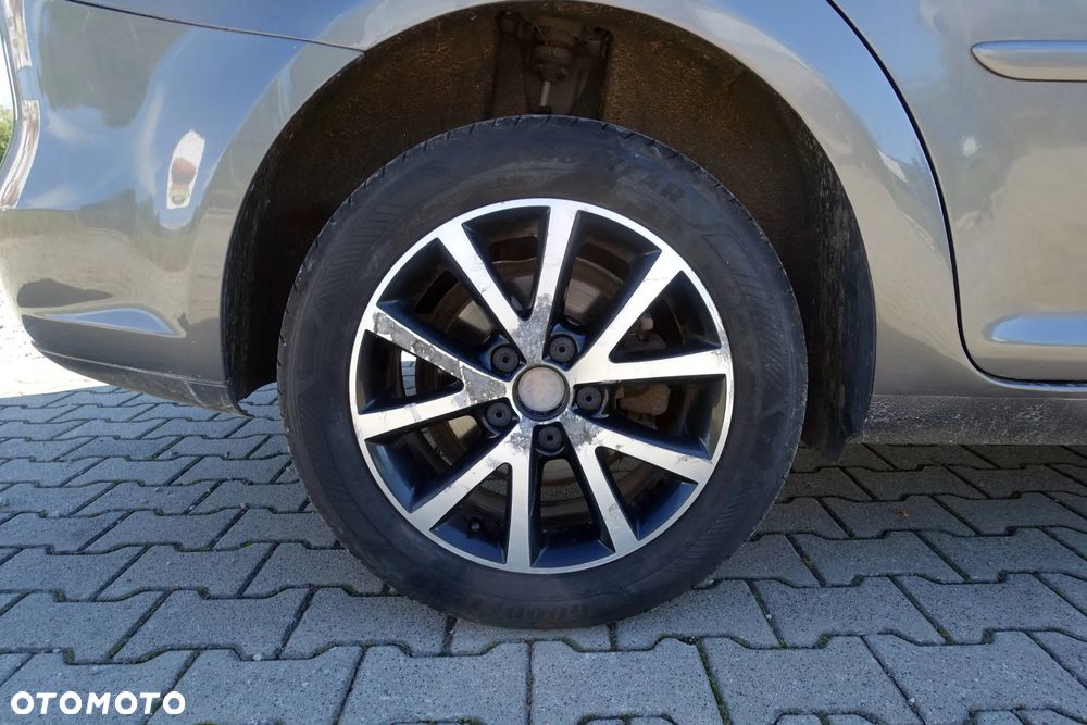Volkswagen Touran 2.0 TDI DPF STYLE - 9