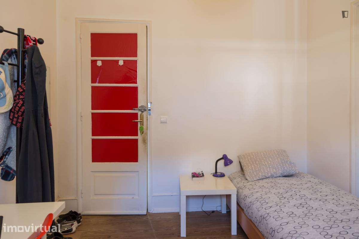 Quarto - localizado em Alameda Lisbon - Grande imagem: 2/14