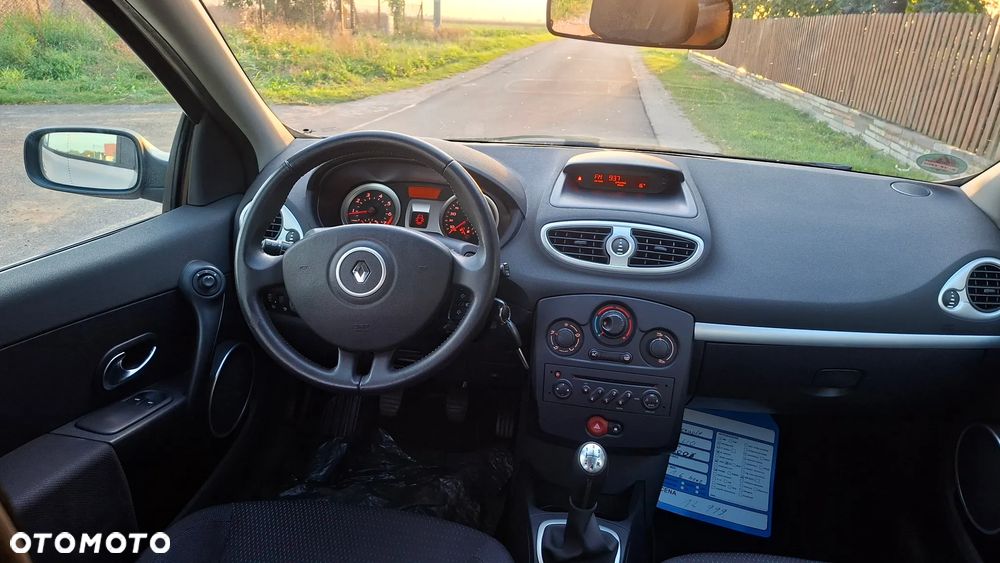 Renault Clio - 15
