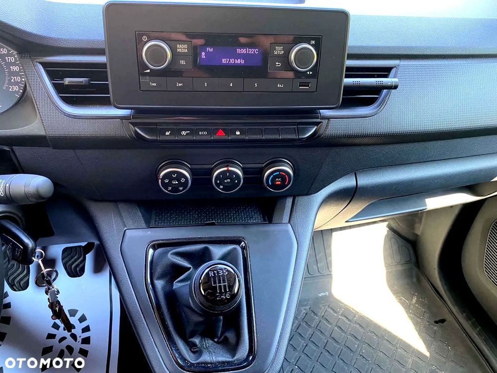 Nissan TOWNSTAR - 26