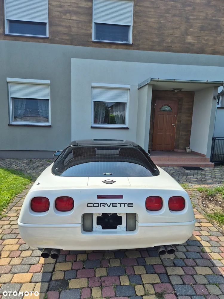 Chevrolet Corvette - 6