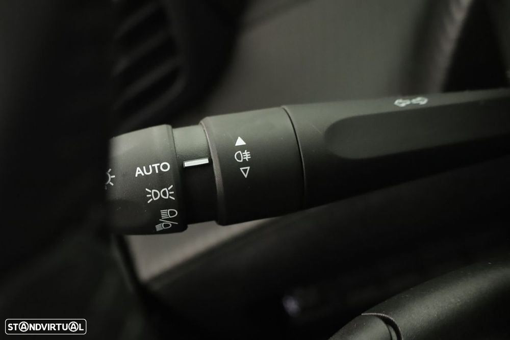 Peugeot e-2008 54 kWh Allure - 17