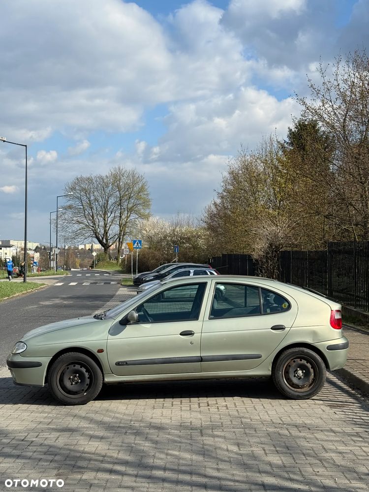Renault Megane 1.6 RXE 16V - 10