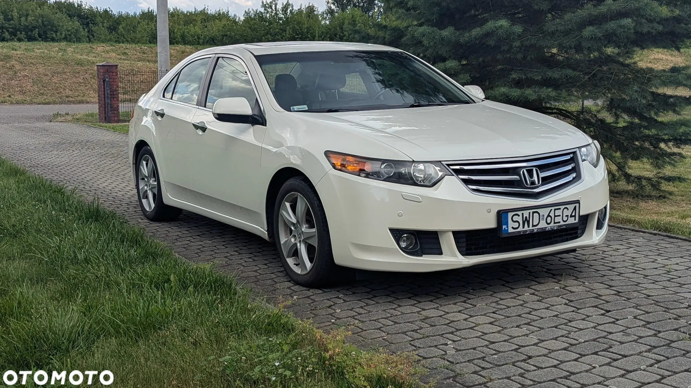 Honda Accord 2.0 Executive Nav - 2