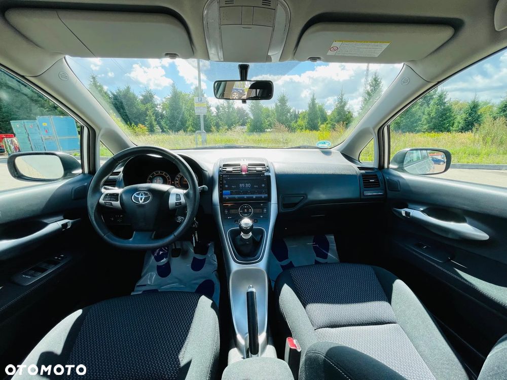 Toyota Auris 1.6 Executive - 12