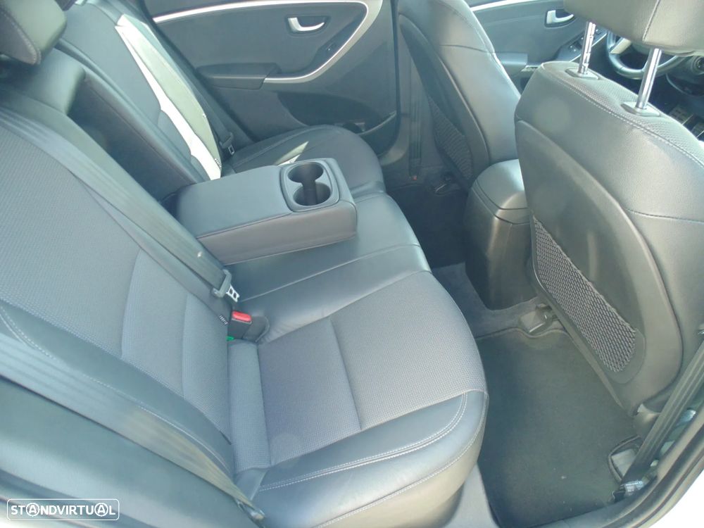 Hyundai i30 SW 1.6 CRDi GO! - 17