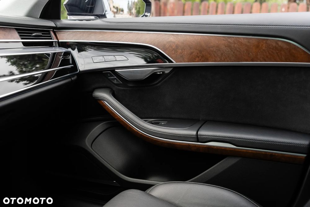 Audi A8 - 40
