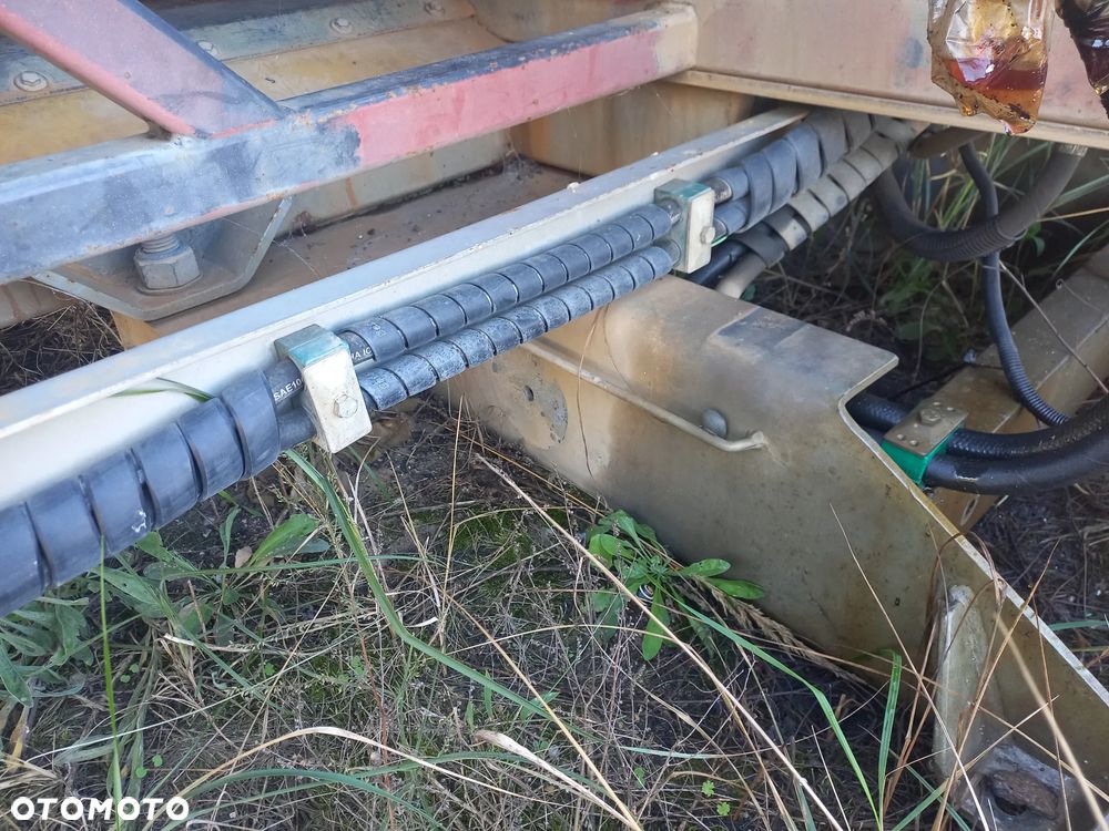 Zabudowa Fliegl kiper, wywrot , ruchoma podłoga idelana do masy ,pracy na hali lub remontów dróg - precyzyjne dozowanie hydrauliką - likwidacja firmy-licytacja - 5