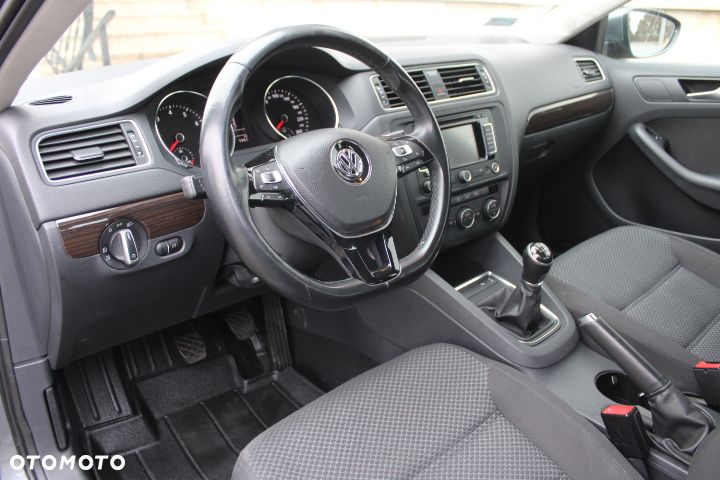 Volkswagen Jetta 1.4 TSI BMT Trendline - 23