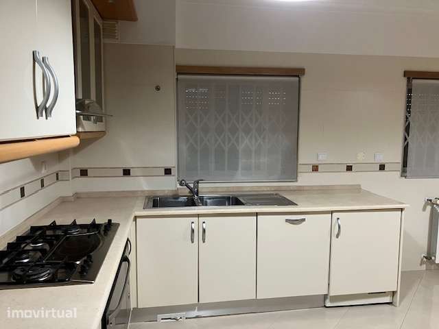 Lisboa Sul Almada Duplex T3 +1, com garagem - Grande imagem: 3/41