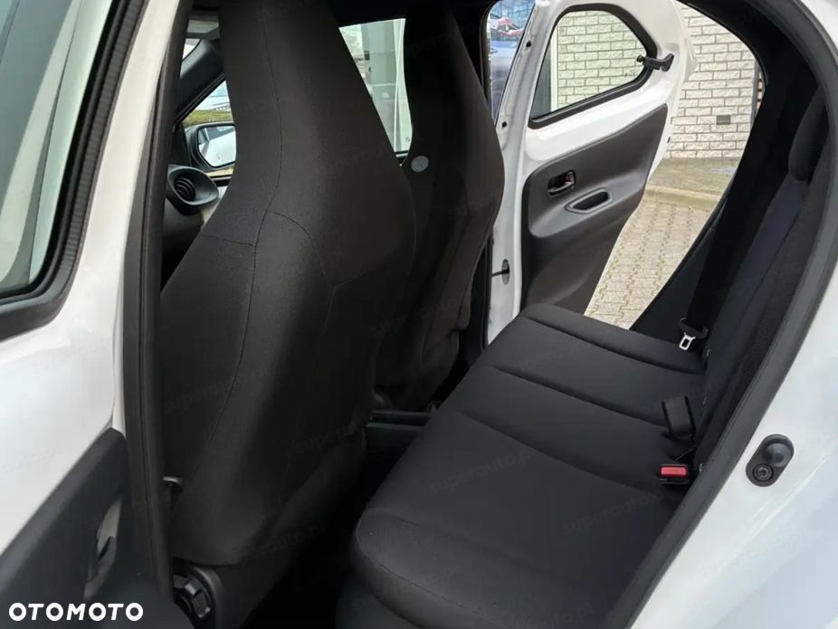 Toyota Aygo X Hybrid 1.5 Active e-CVT - 11