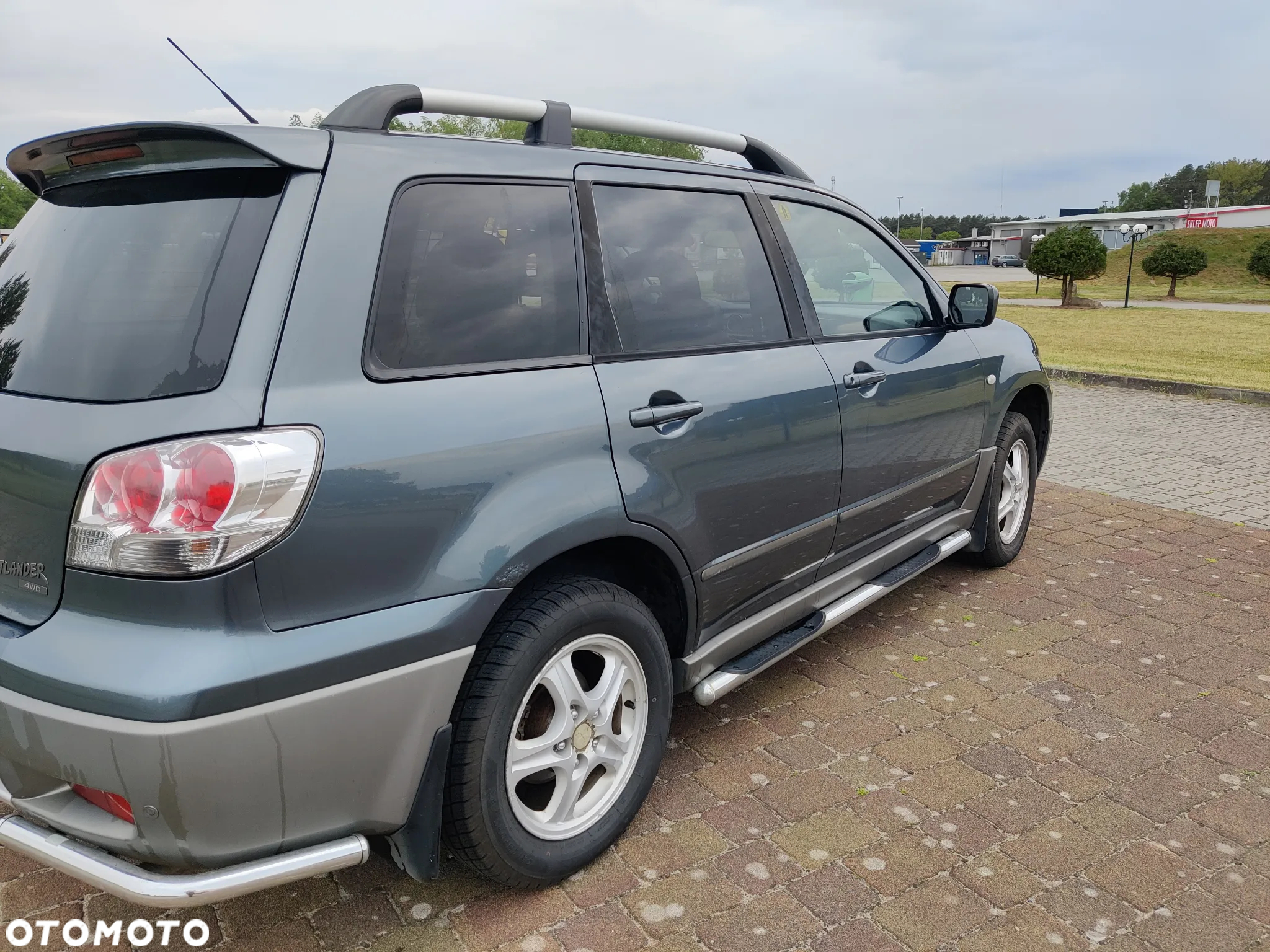 Mitsubishi Outlander - 2