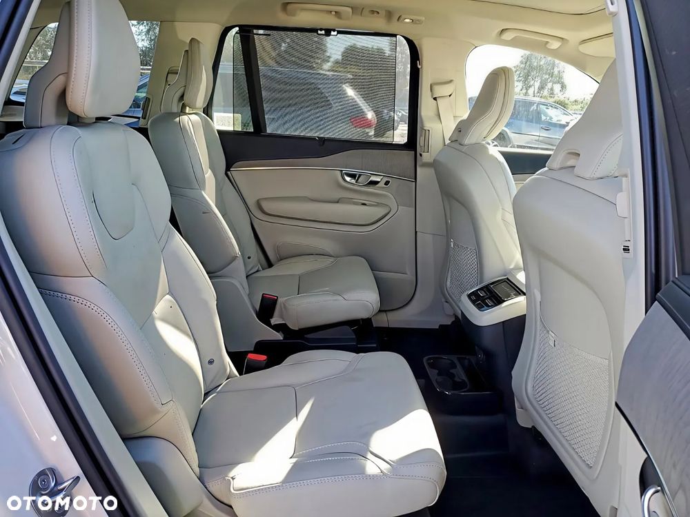 Volvo XC 90 - 9