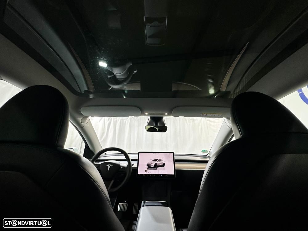 Tesla Model Y Performance Dual Motor AWD - 29