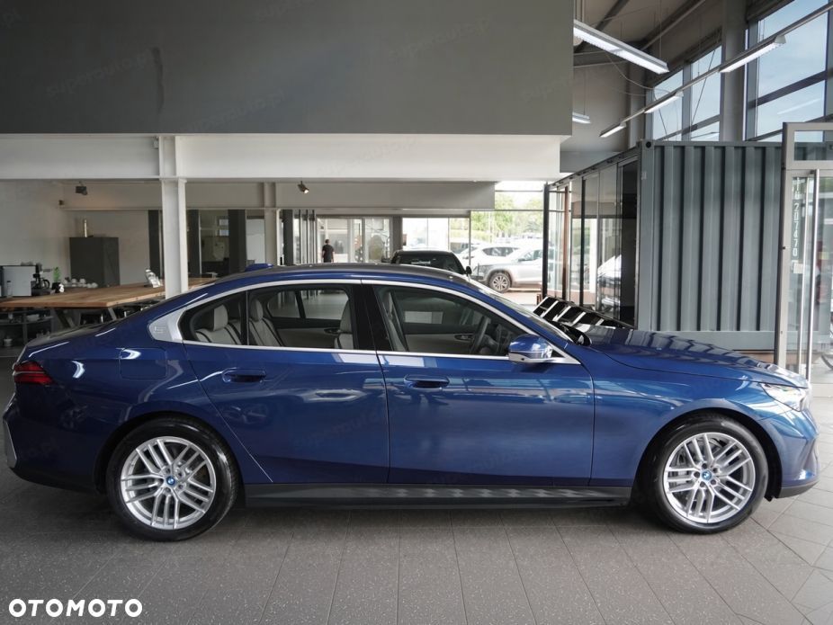 BMW i5 - 3