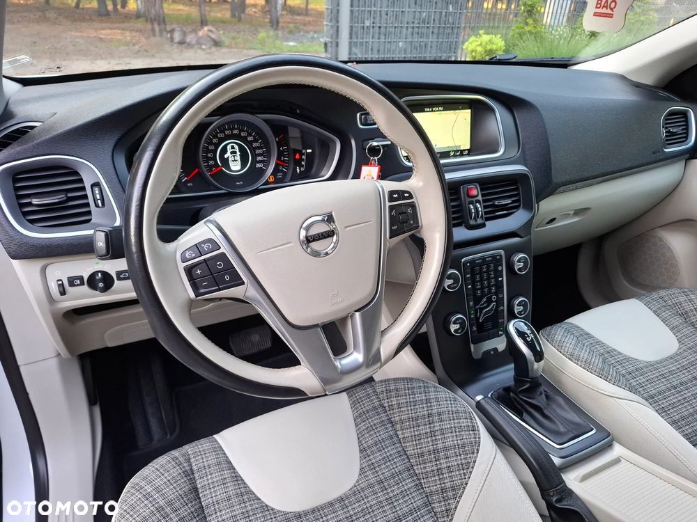 Volvo V40 Cross Country D3 Drive-E Dynamic Edition - 27