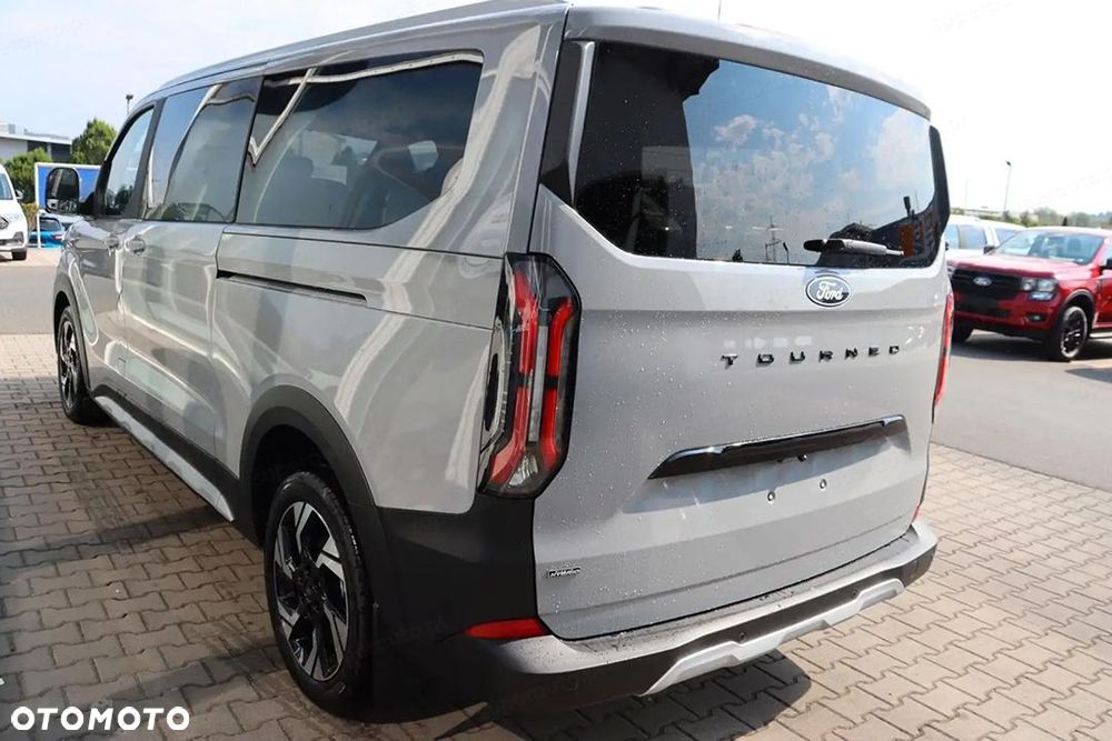 Ford Tourneo Custom - 8