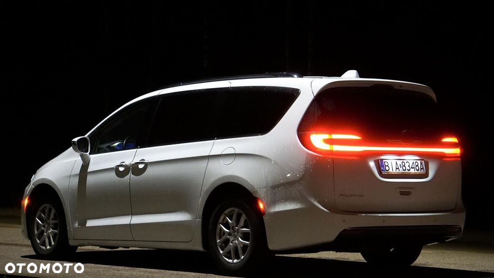 Chrysler Pacifica - 5