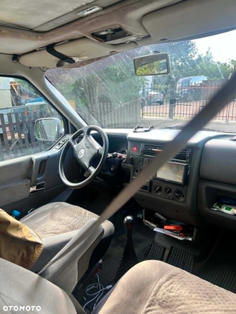 Volkswagen Caravelle - 6