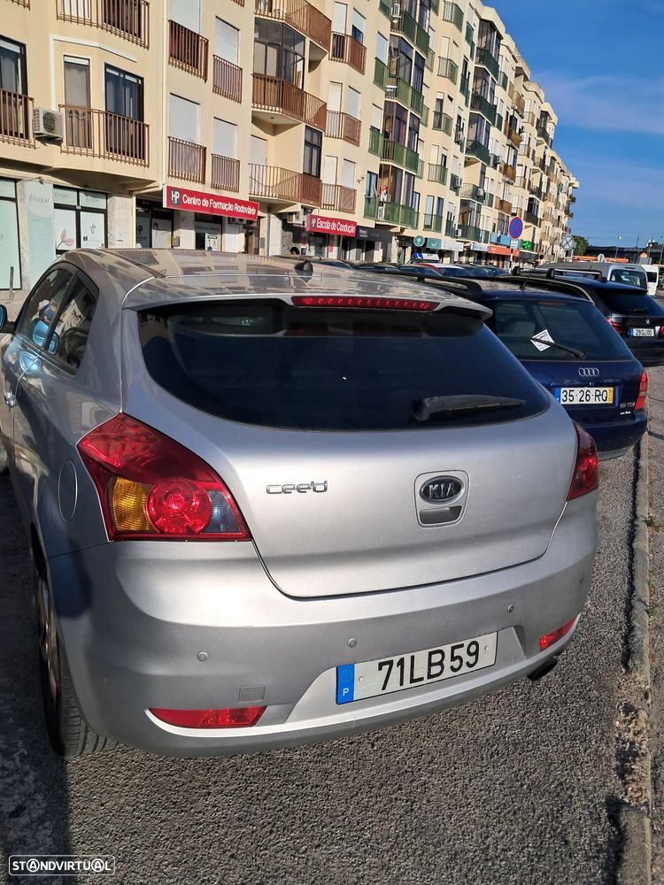 Kia Ceed 2010 photo 2