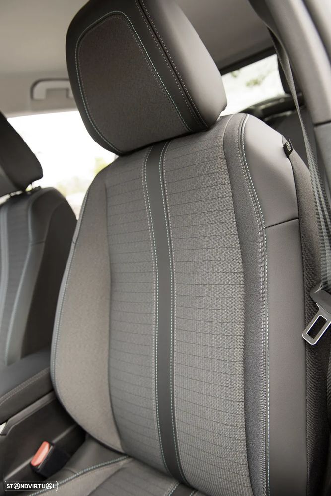Peugeot 2008 1.2 PureTech Allure Pack EAT8 - 29