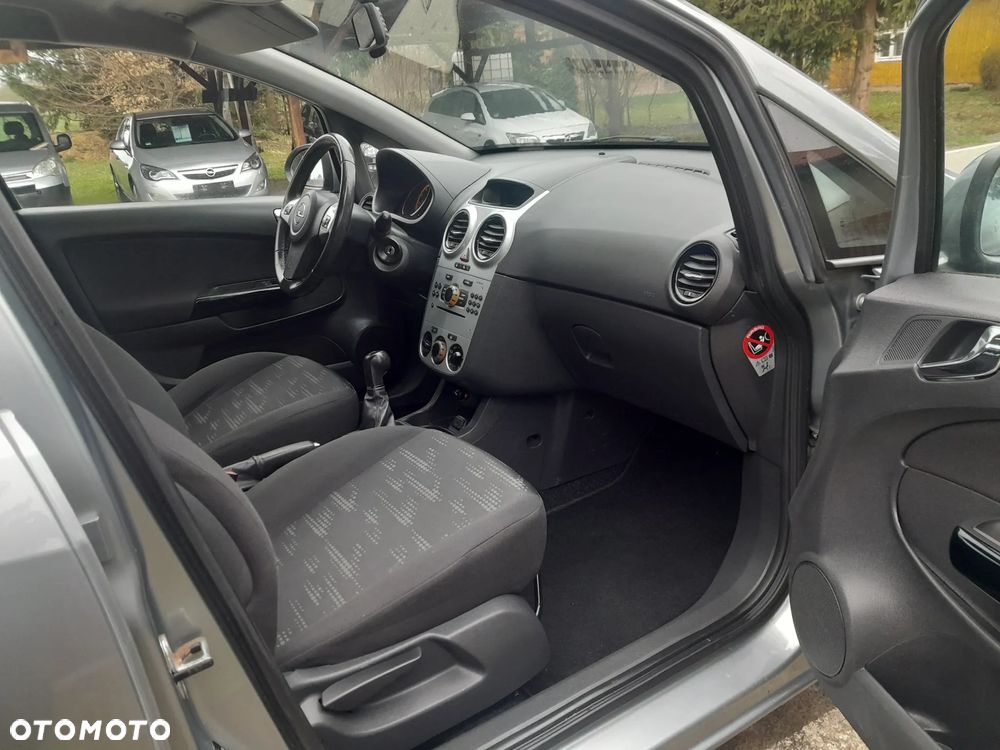 Opel Corsa 1.4 16V 150 Jahre - 13