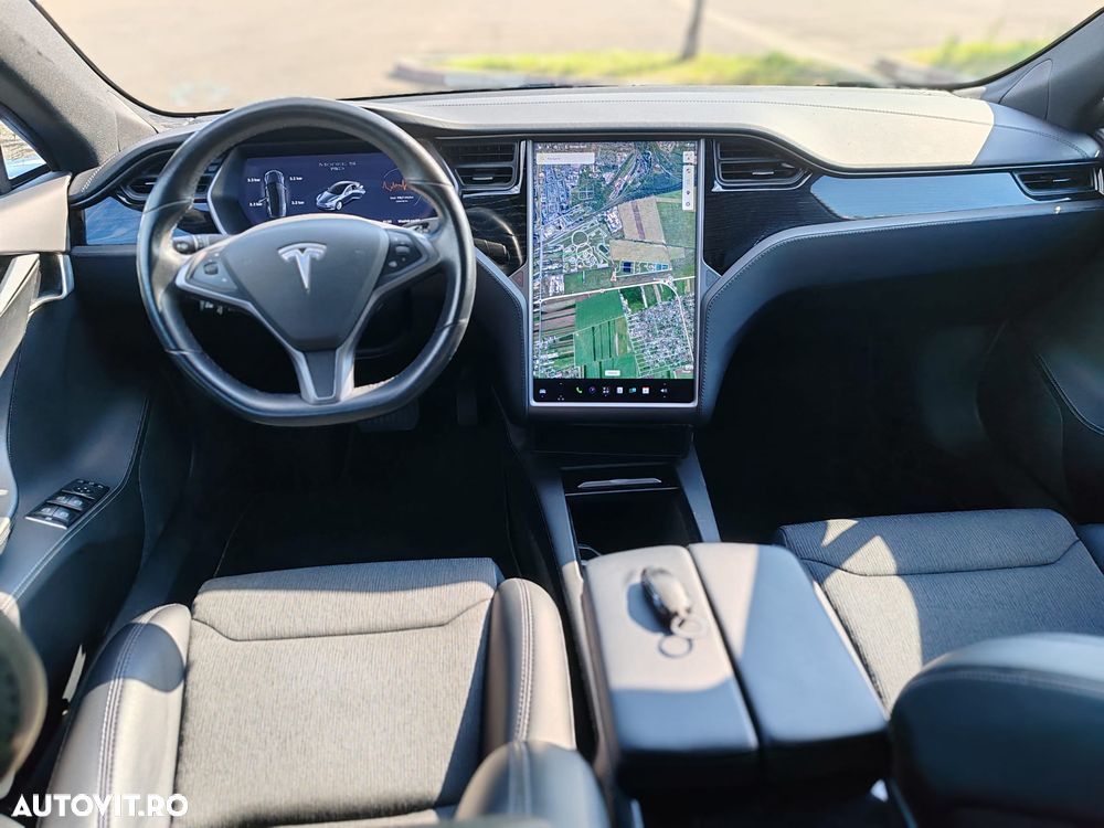 Tesla Model S - 7