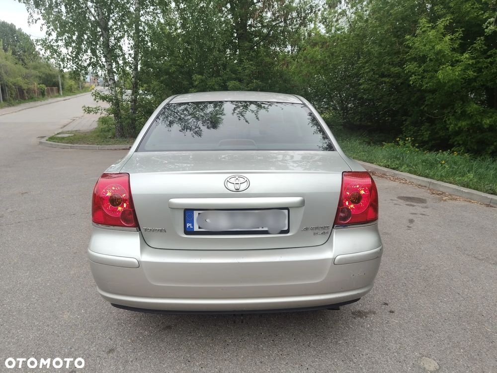 Toyota Avensis 2.2 D-4D X - 2