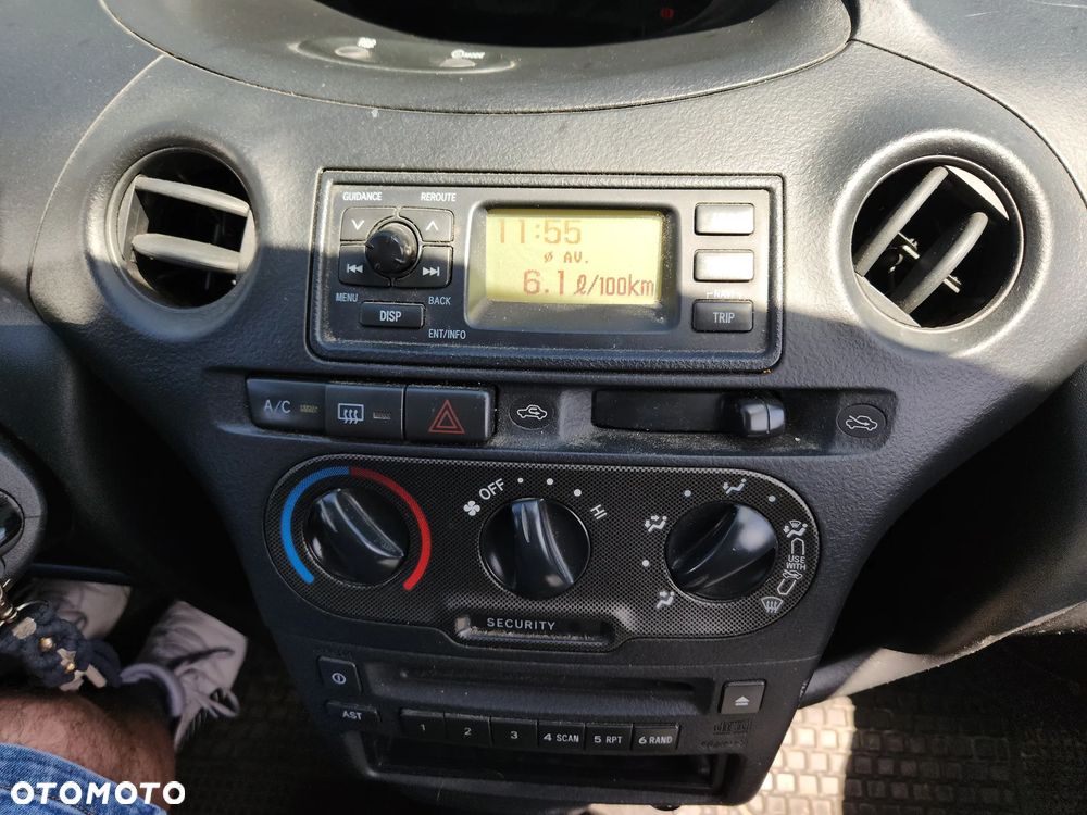 Toyota Yaris 1.0 Sol - 11