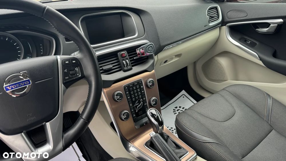 Volvo V40 Cross Country T4 AWD Drive-E Momentum - 19