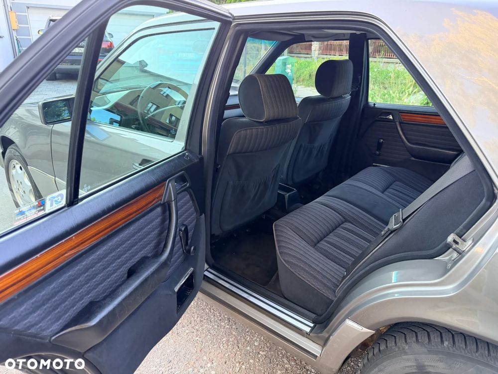 Mercedes-Benz W124 (1984-1993) - 14