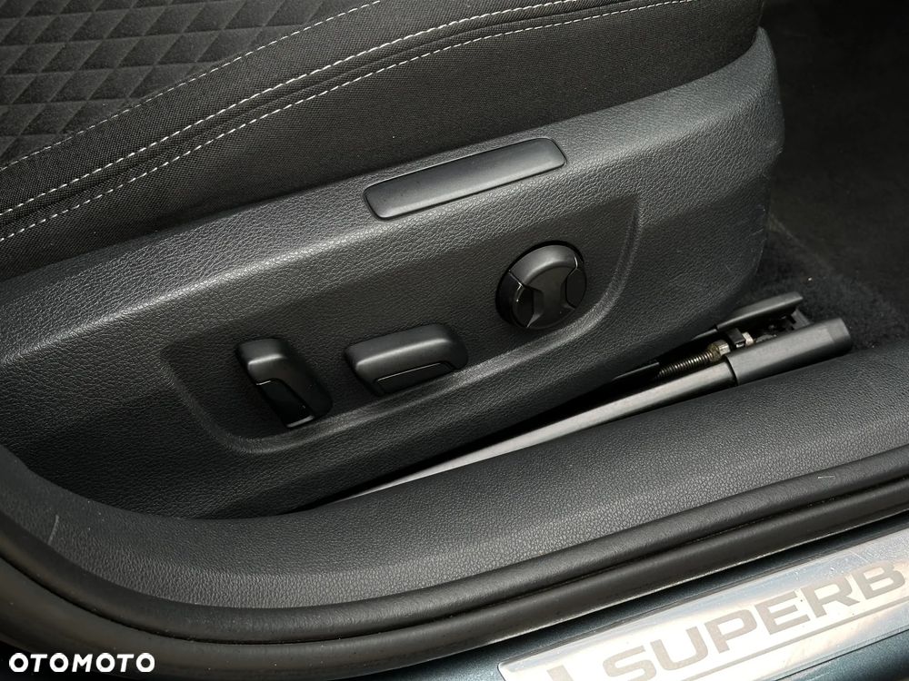 Skoda Superb 2.0 TDI 4x4 DSG Premium Edition - 17