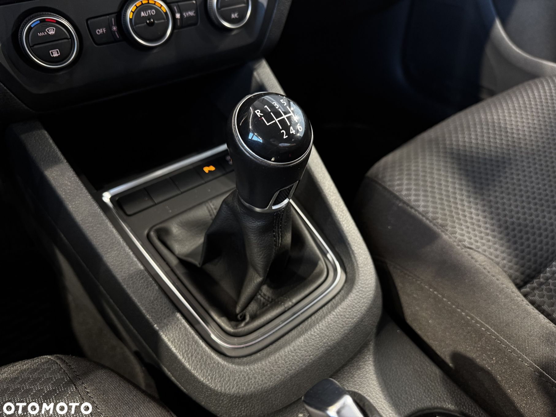 Volkswagen Jetta - 26