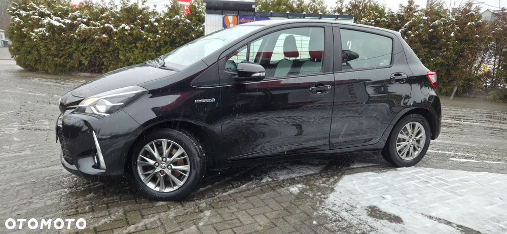 Toyota Yaris Hybrid 100 Terra - 4