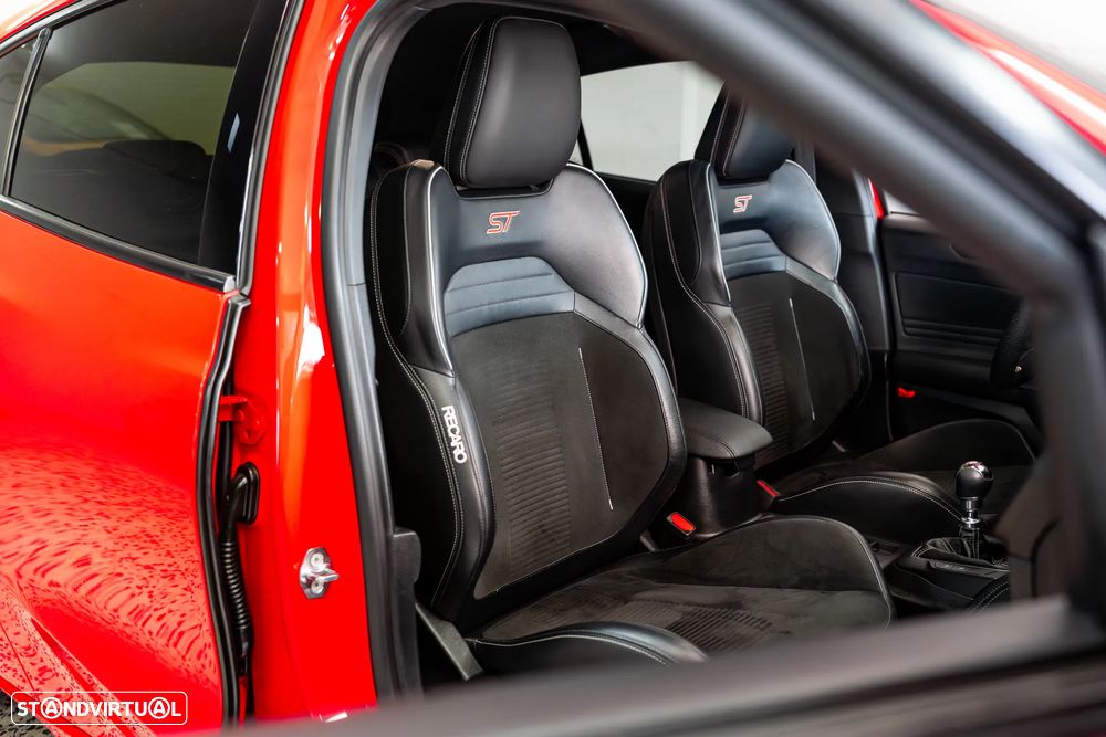 Ford Focus 2.3 EcoBoost S&S ST c/ Pack Estilo - 11