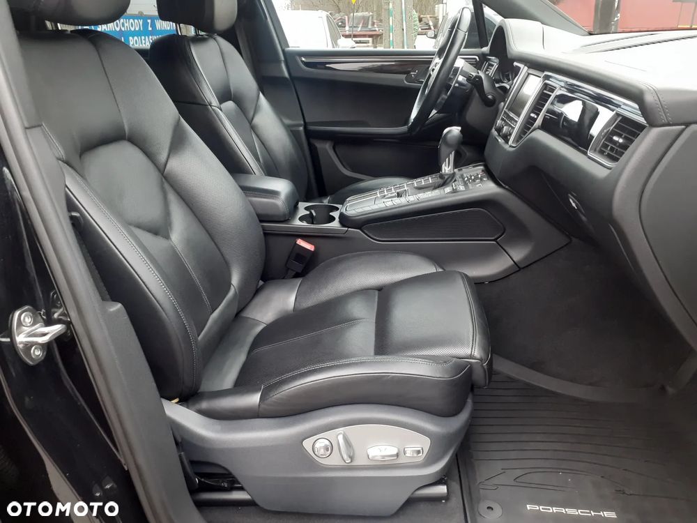 Porsche Macan - 24