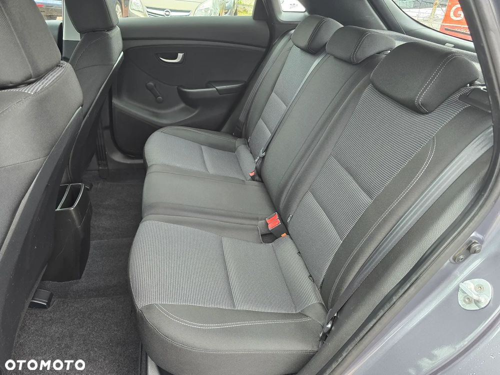 Hyundai i30 blue 1.6 GDI Trend - 12