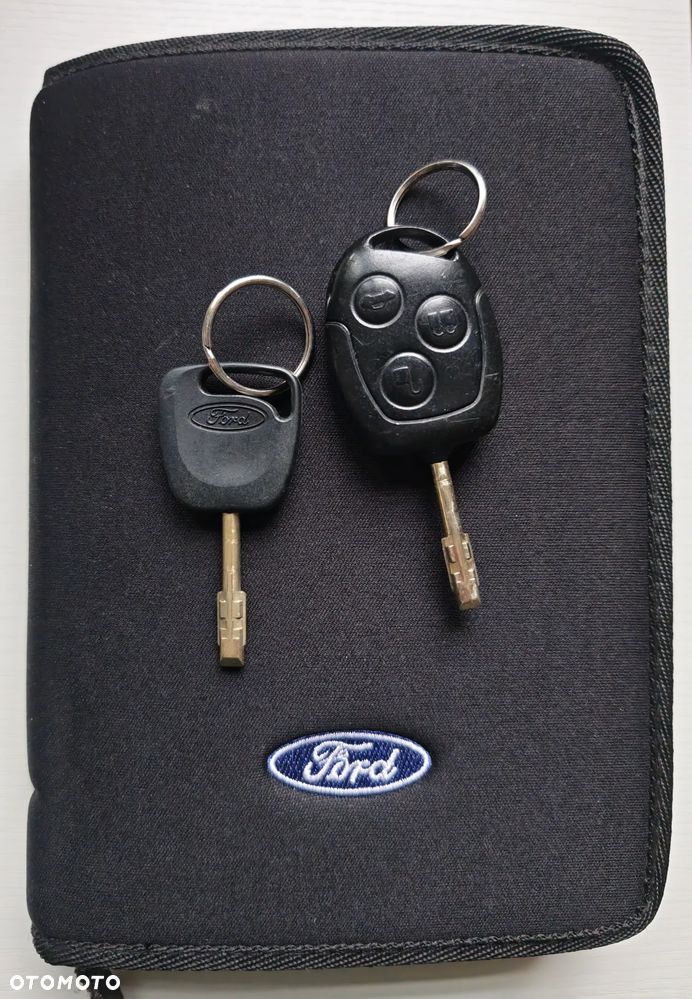 Ford Focus 1.6 Ghia - 25