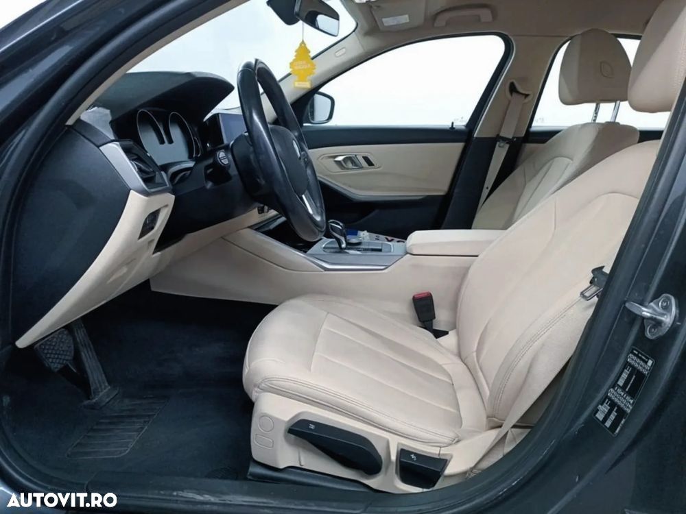BMW Seria 3 318d Aut. - 14