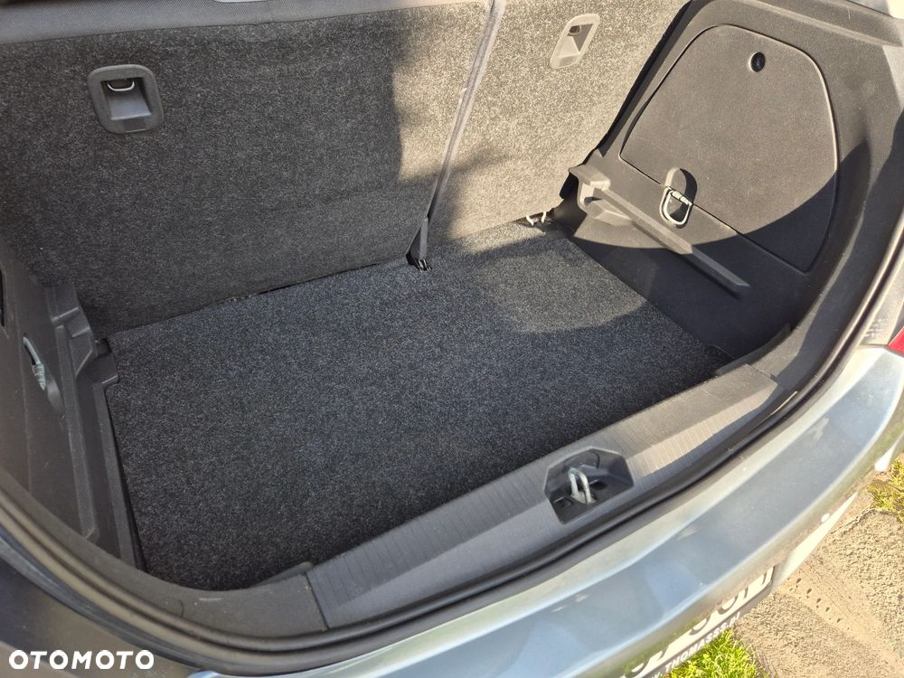 Opel Corsa 1.4 16V Cosmo - 18